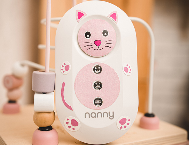 Nanny con adesivo forma gattino rosa